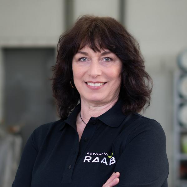2600_68271e7db373848bc20c71c5__Mitarbeiter-andrea-raab.jpg