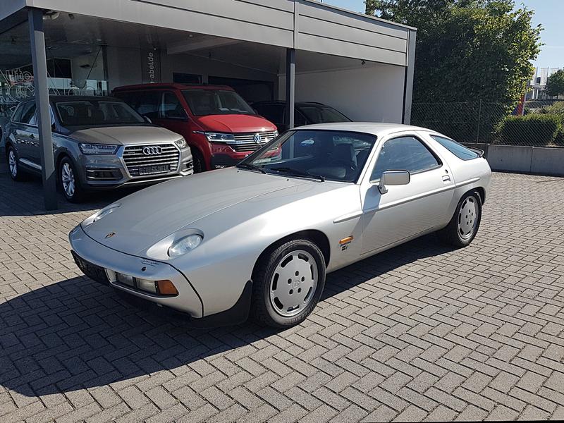 Porsche 928