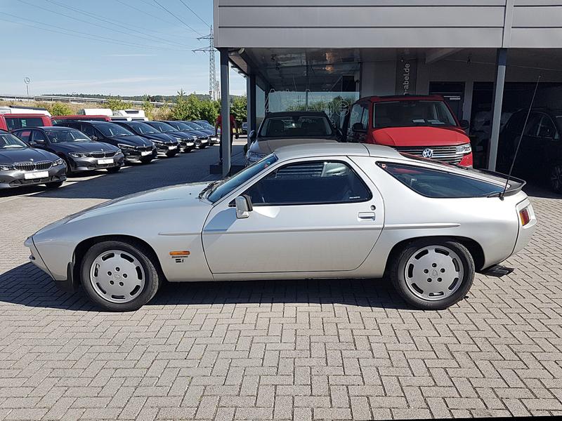 Porsche 928