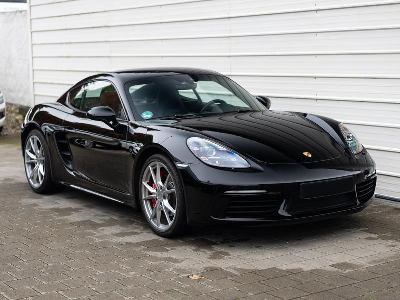 Porsche 718 Cayman