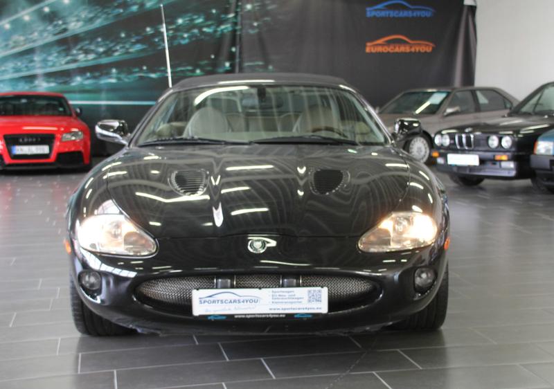 Jaguar XK8