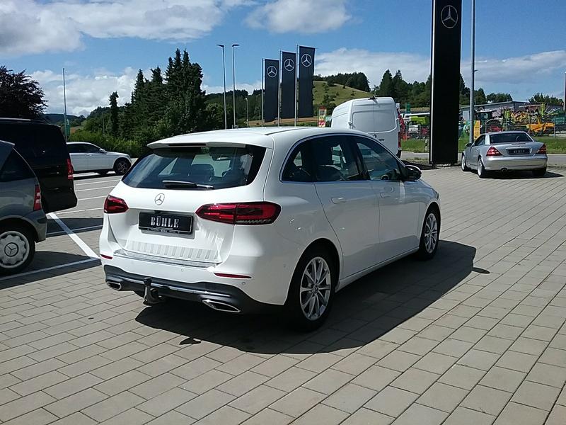 Mercedes-Benz B 180