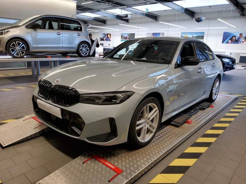 BMW 330