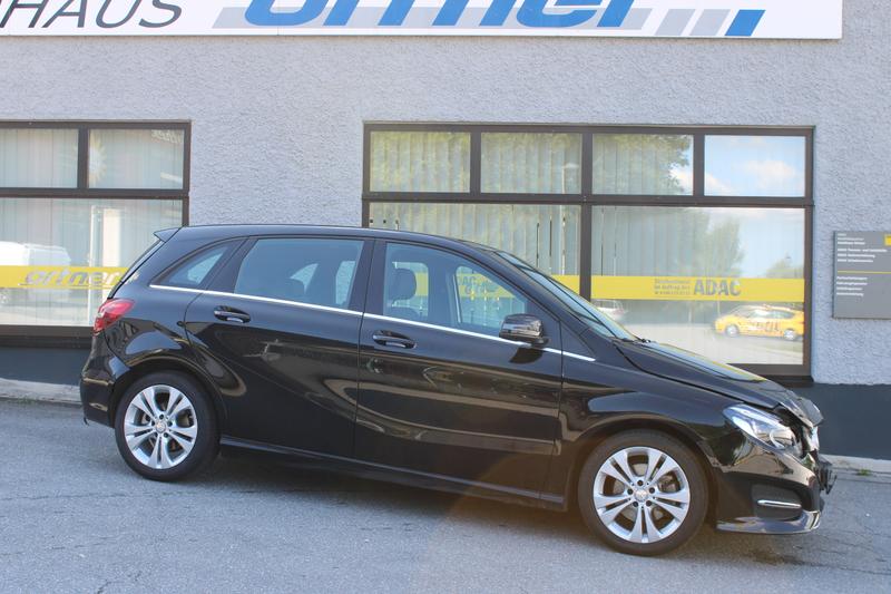 Mercedes-Benz B 180